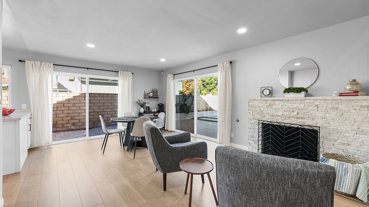 Photo of Livingroom in Charter Oak
