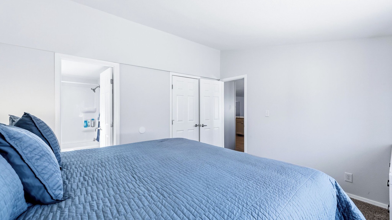 Photo of Bedroom in Holiday Shores