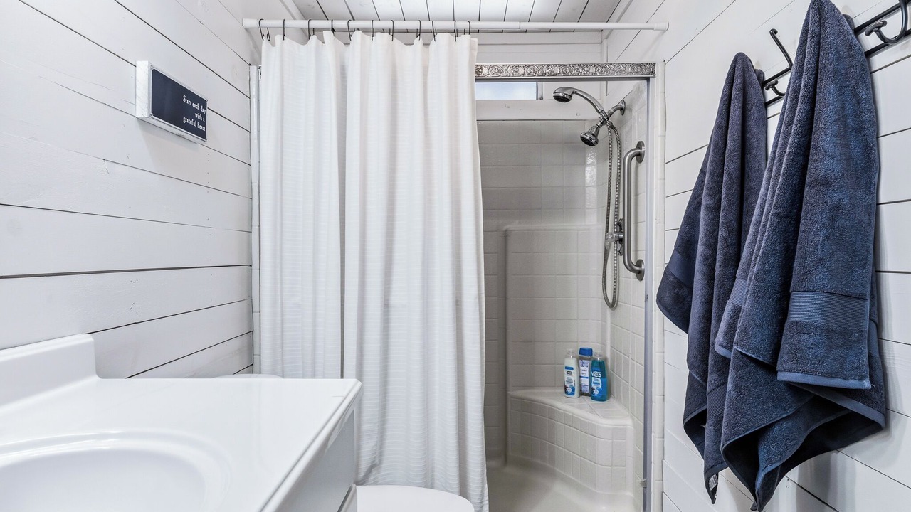 Photo of Bathroom in Holiday Shores