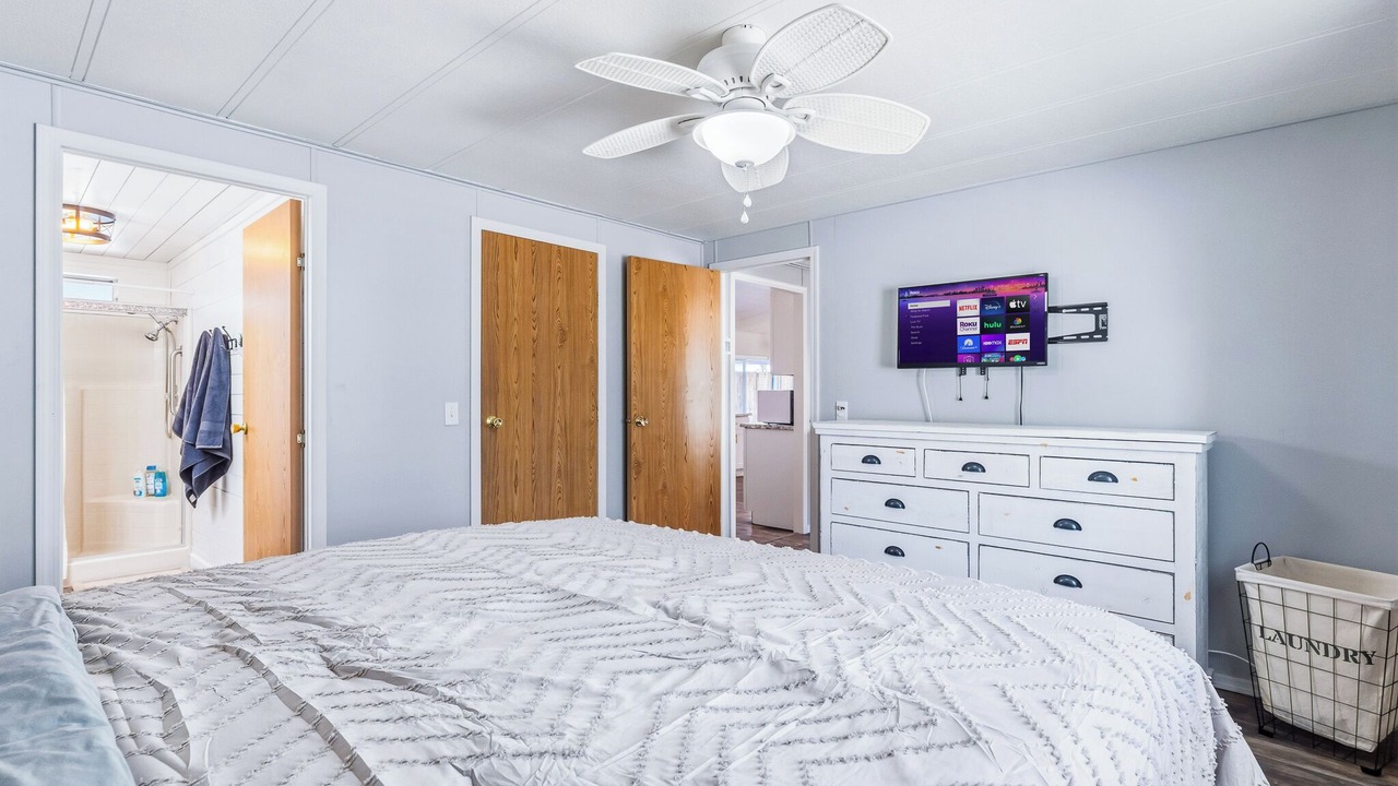 Photo of Bedroom in Holiday Shores