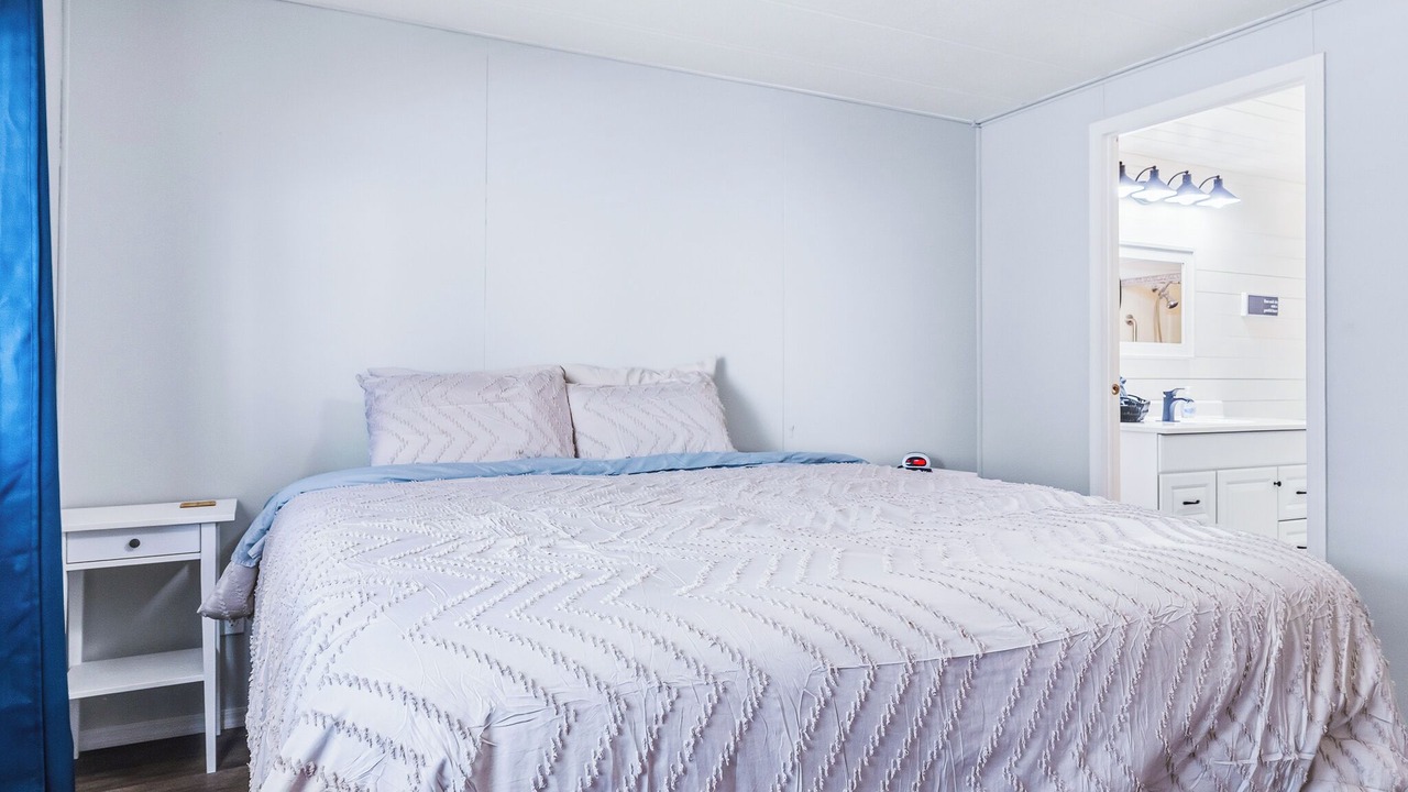 Photo of Bedroom in Holiday Shores