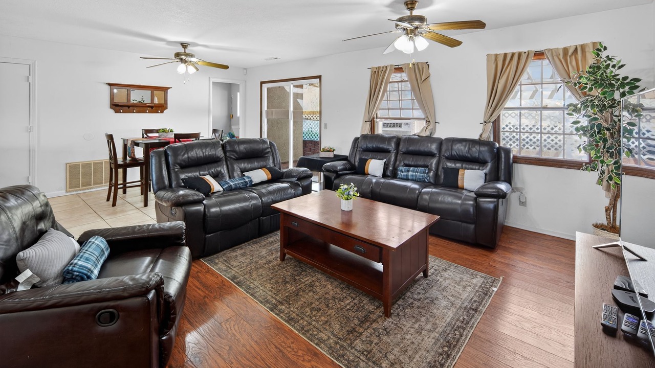 Photo of Livingroom in Vista