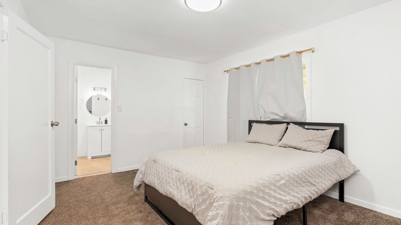 Photo of Bedroom in Oildale
