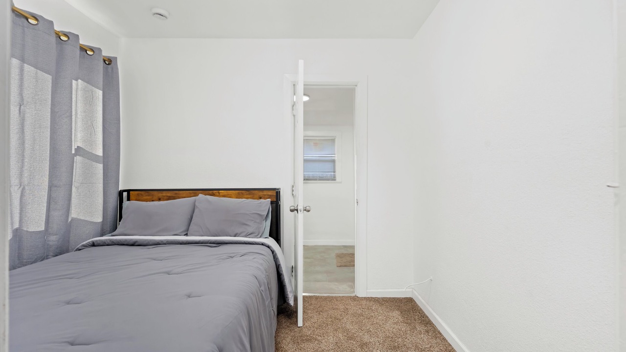 Photo of Bedroom in Oildale