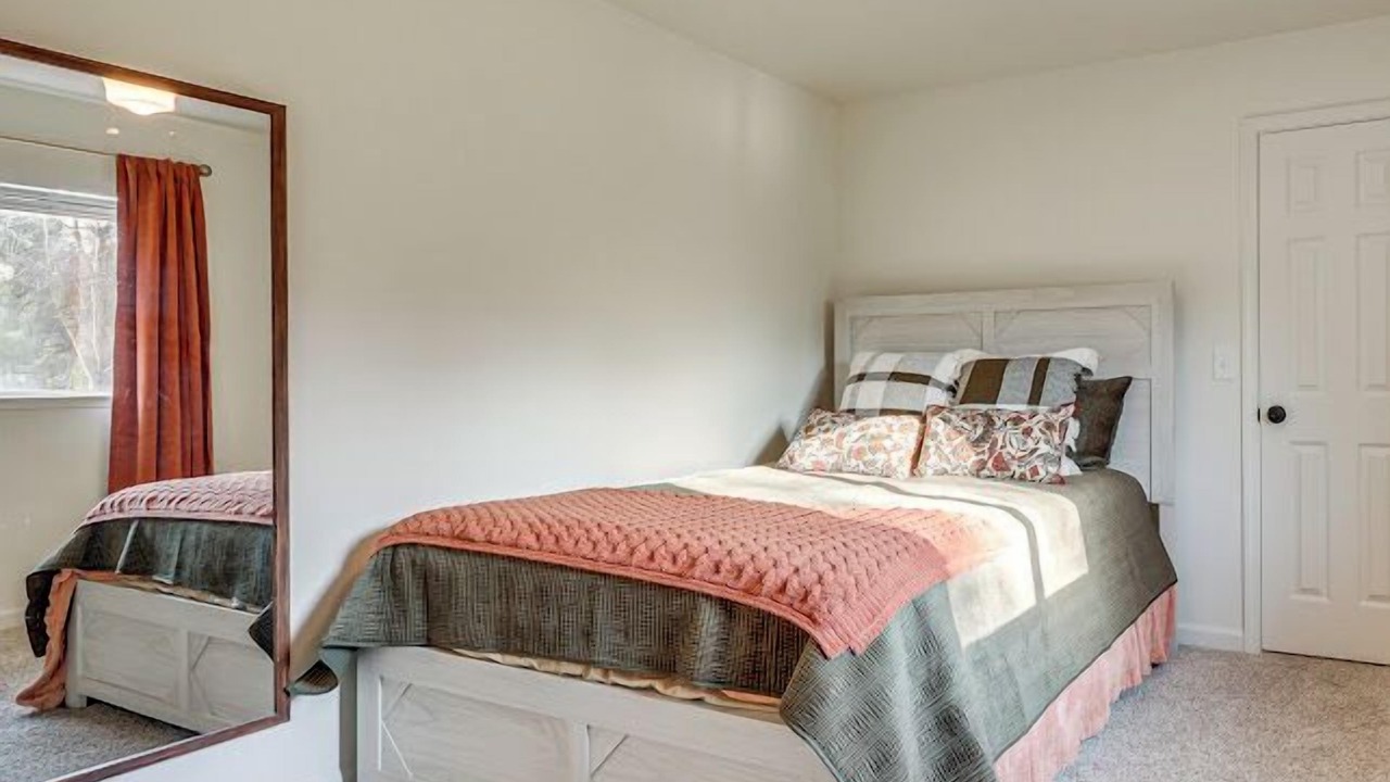 Photo of Bedroom in Yosemite Lakes