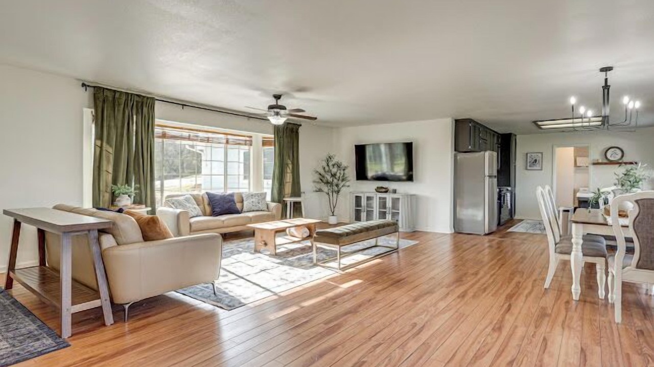 Photo of Livingroom in Yosemite Lakes