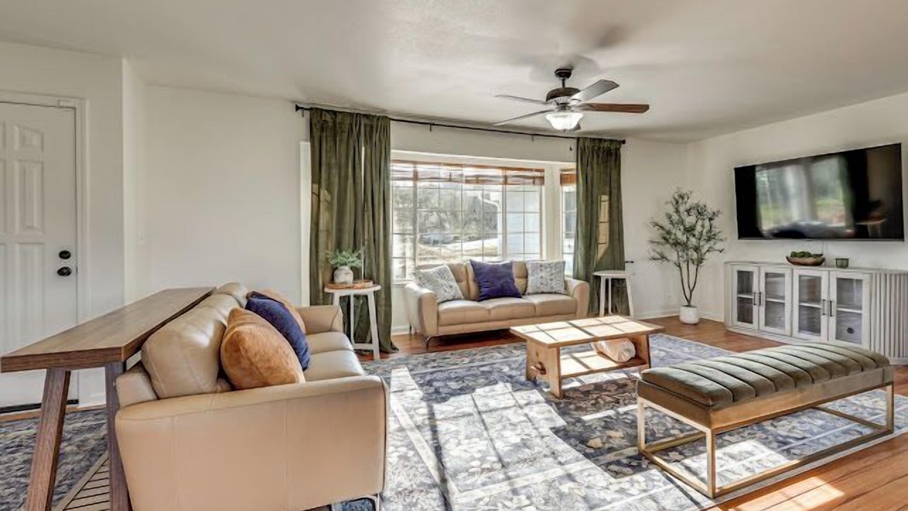 Photo of Livingroom in Yosemite Lakes