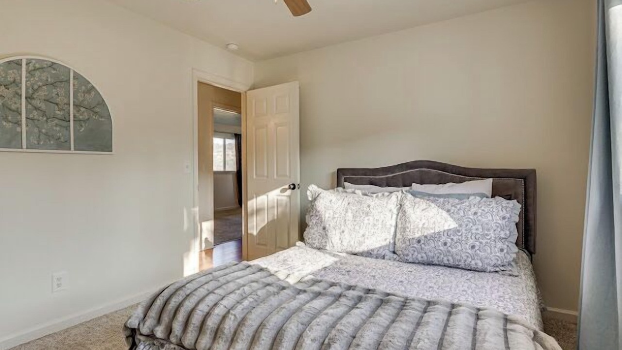 Photo of Bedroom in Yosemite Lakes