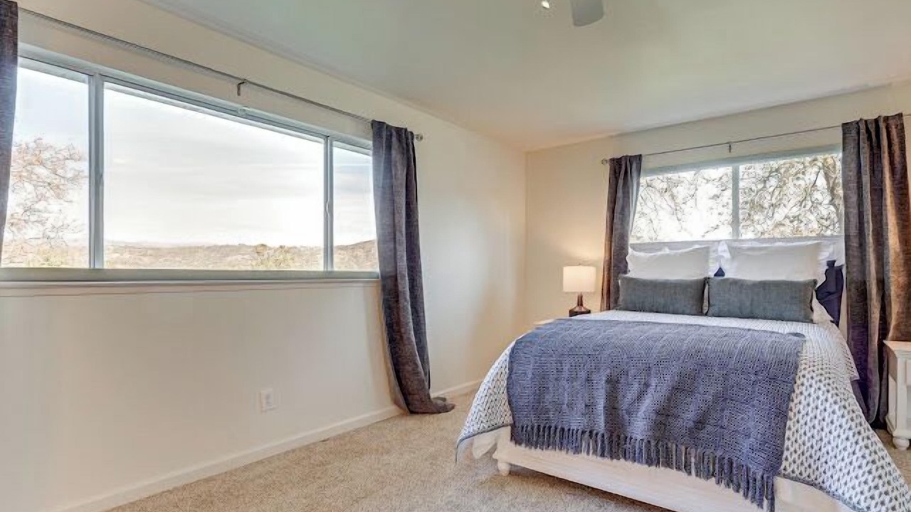 Photo of Bedroom in Yosemite Lakes