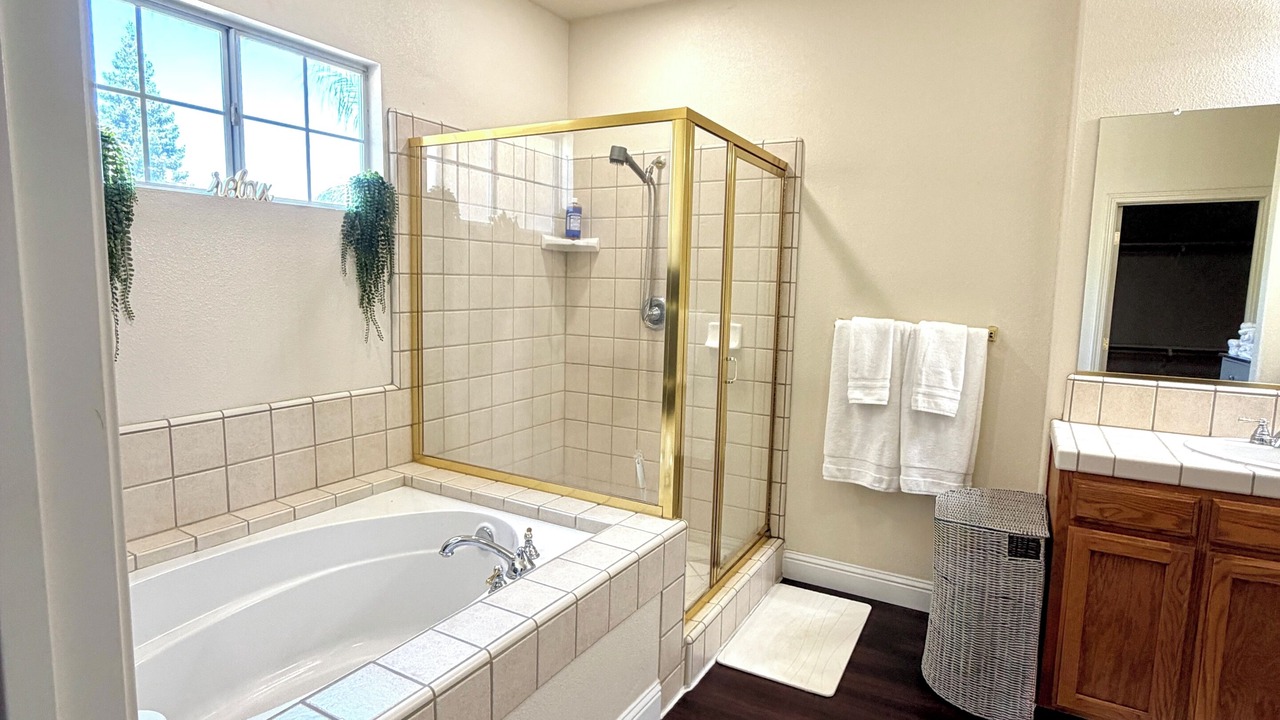 Photo of Bathroom in Raisin