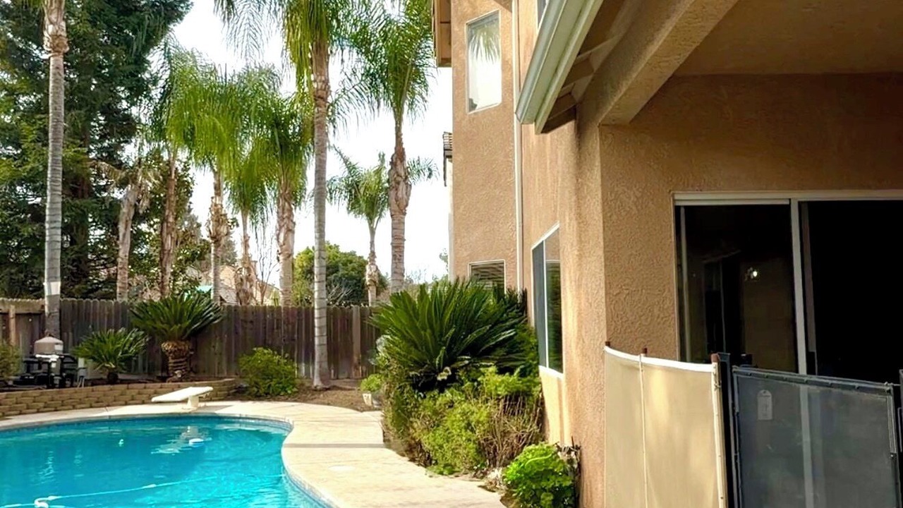 Photo of Outdoor in Raisin