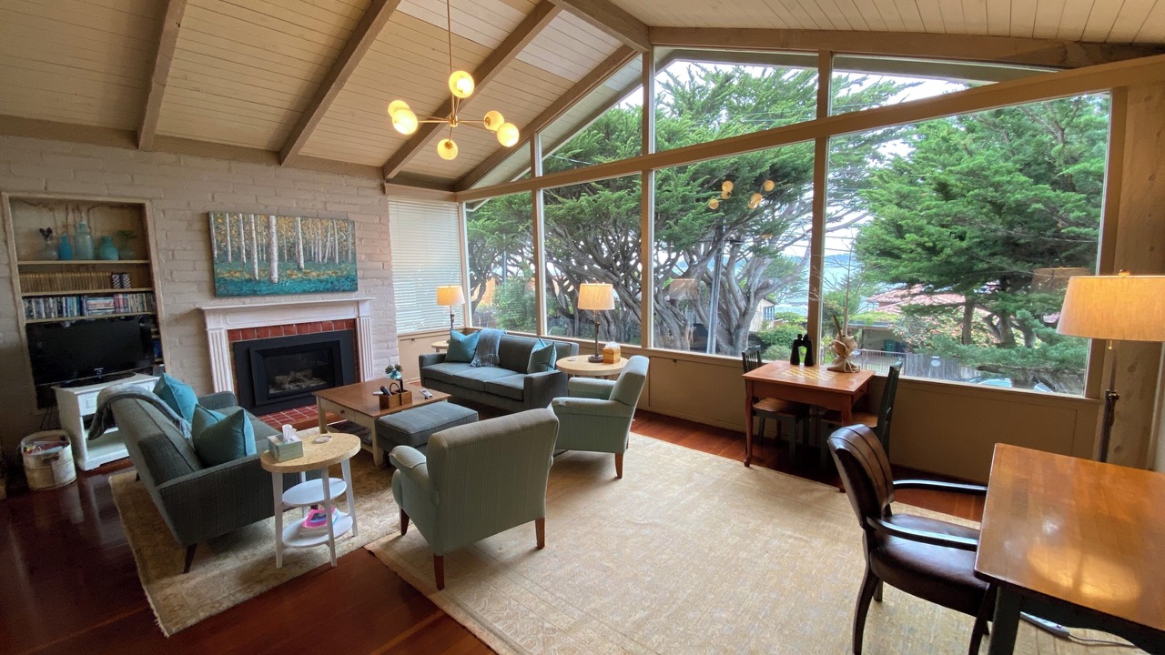 Photo of Livingroom in Carmel Point