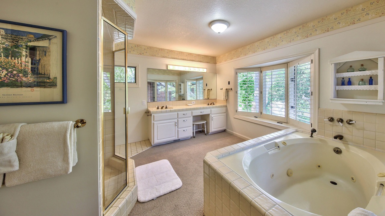Photo of Bathroom in Golden Rectangle