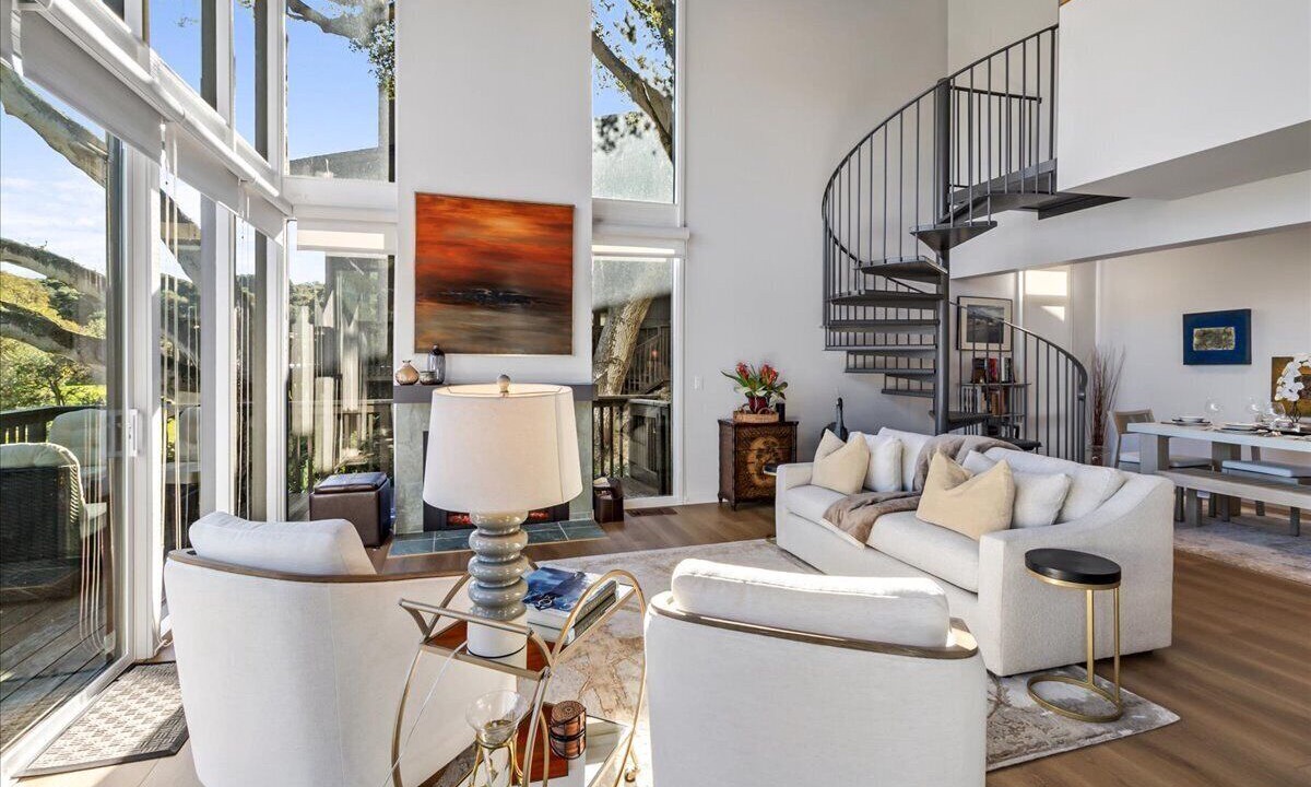 Photo of Livingroom in Quail Lodge