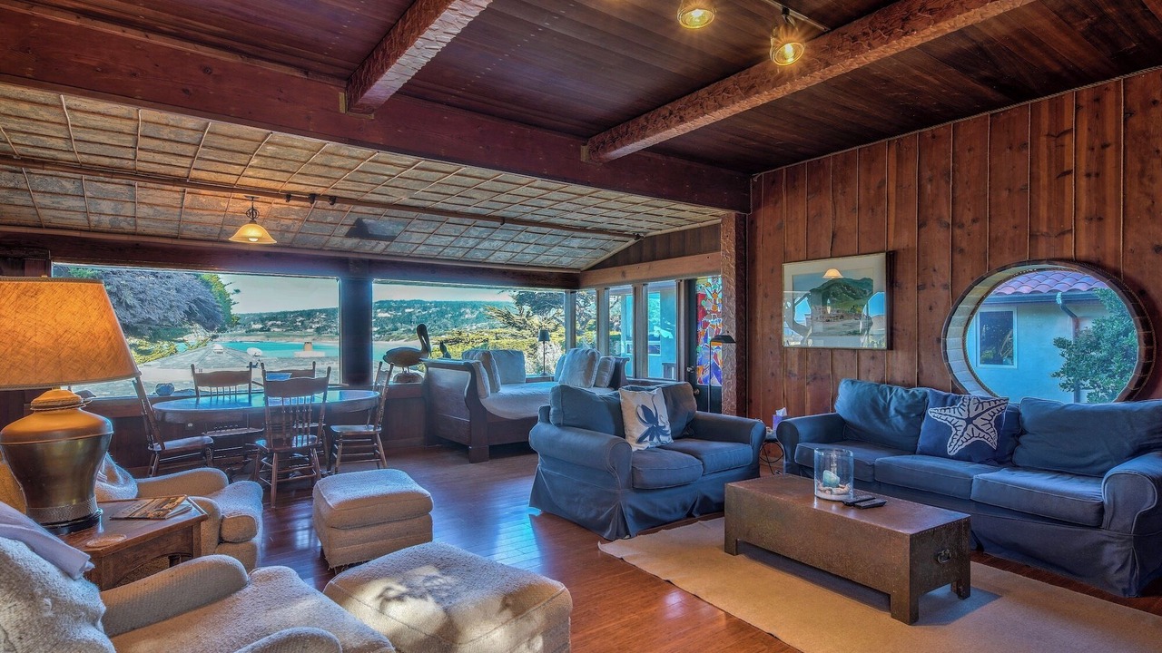 Photo of Livingroom in Carmel Point
