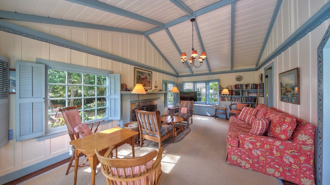 Photo of Livingroom in Carmel Point