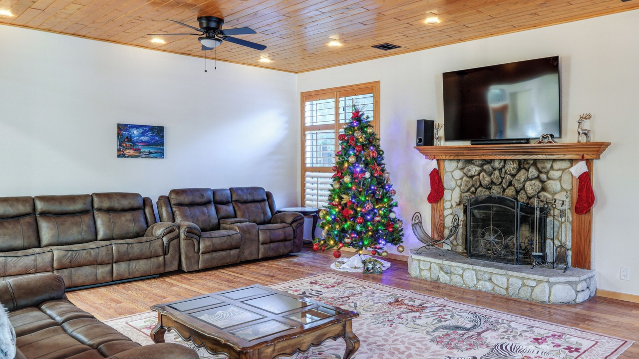 Photo of Livingroom in Pine Mountain Club