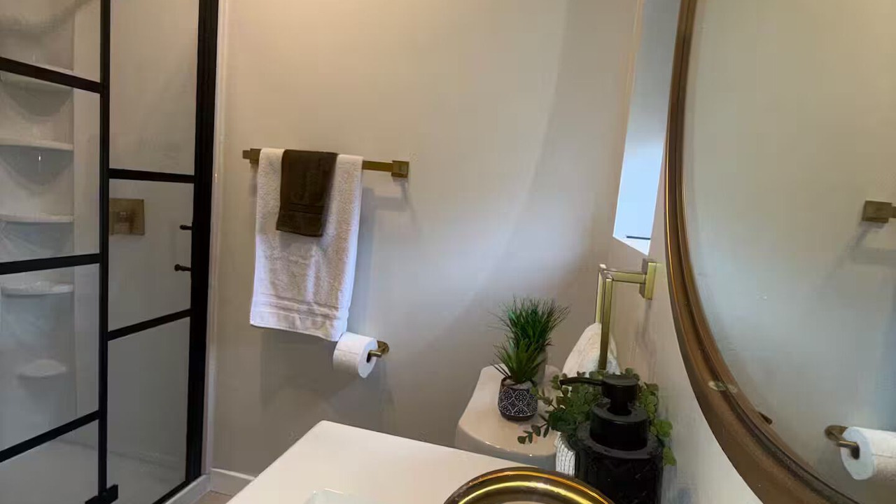 Photo of Bathroom in Lincoln Acres