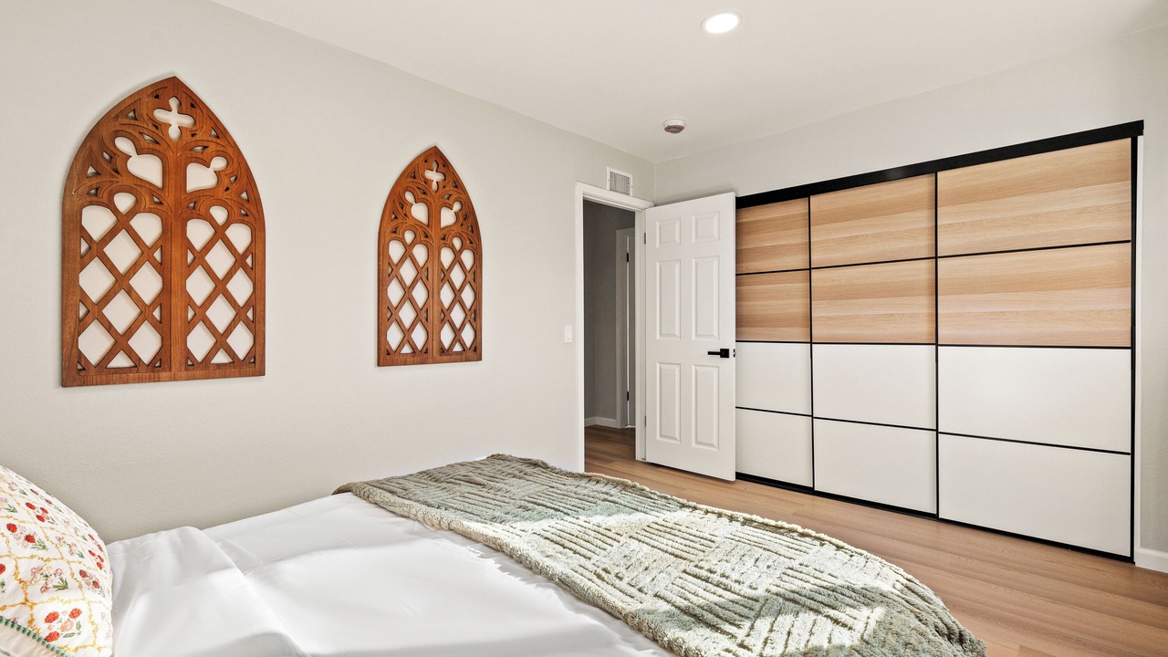 Photo of Bedroom in Lake Forest
