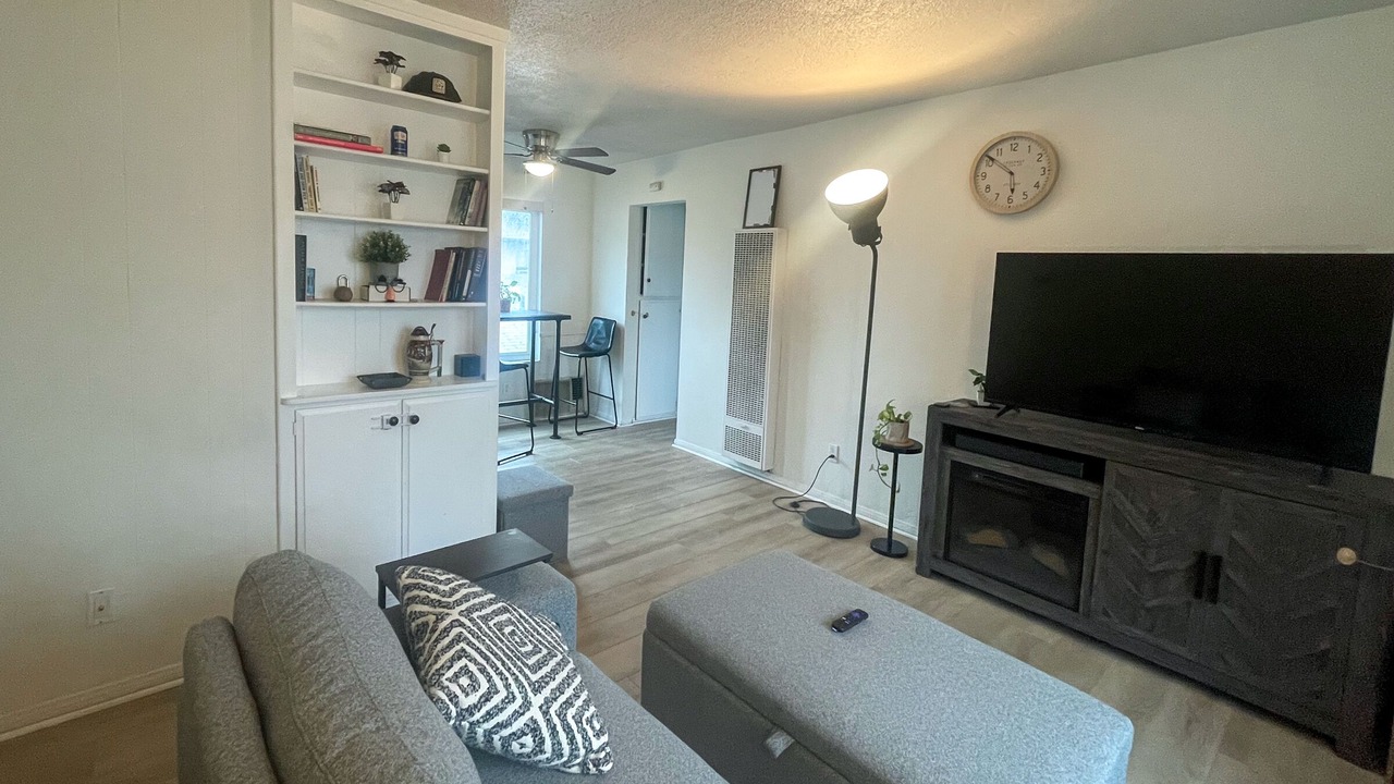 Photo of Livingroom in Corridor