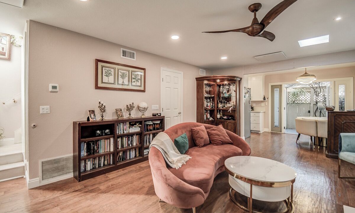 Photo of Livingroom in Westside Costa Mesa