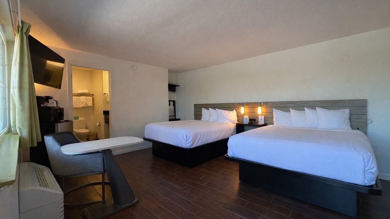 Photo of Bedroom in Munras Avenue