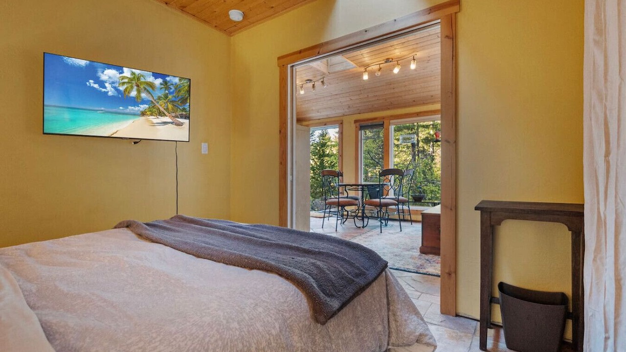 Photo of Bedroom in Crescent City