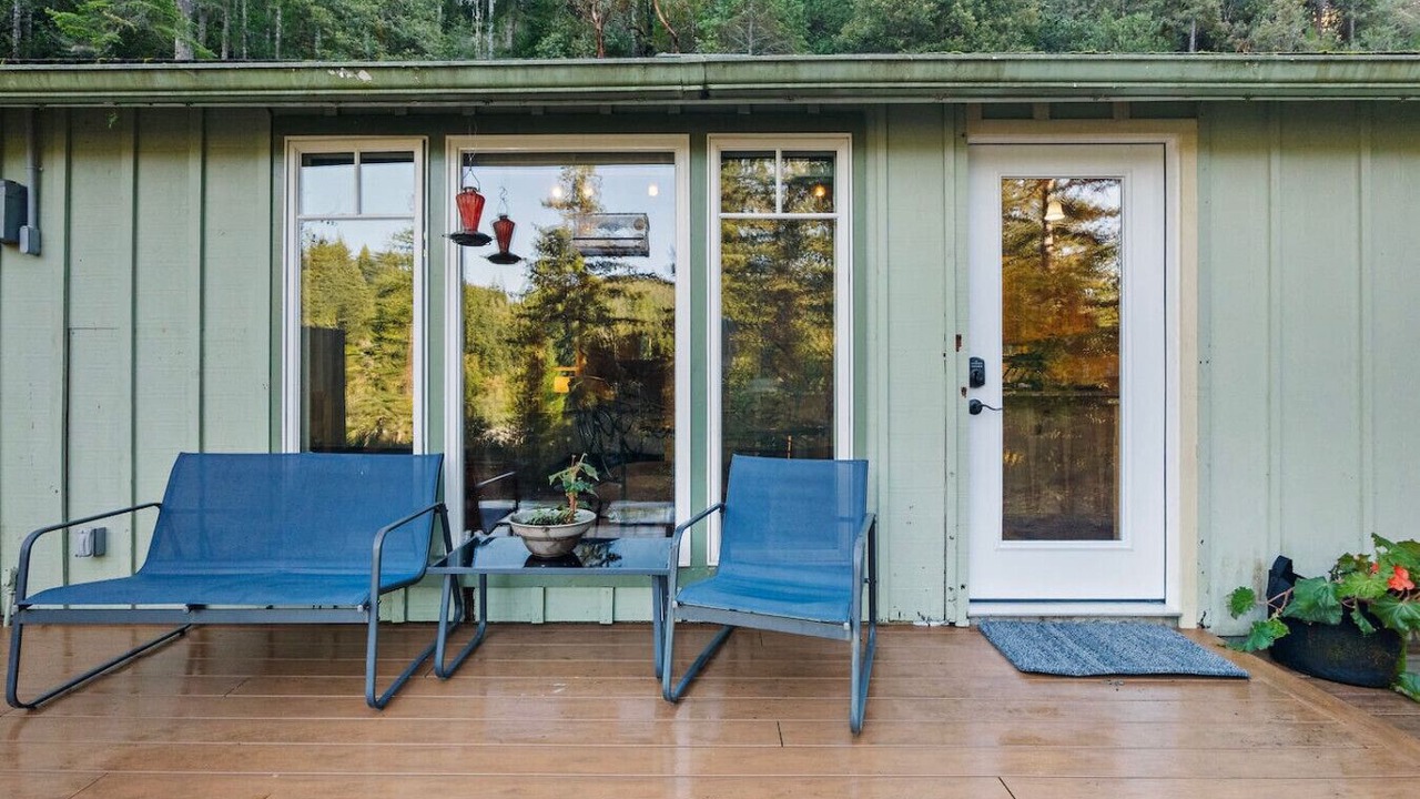 Photo of Patio Balcony in Crescent City