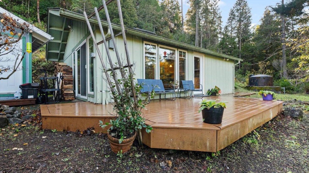 Photo of Patio Balcony in Crescent City