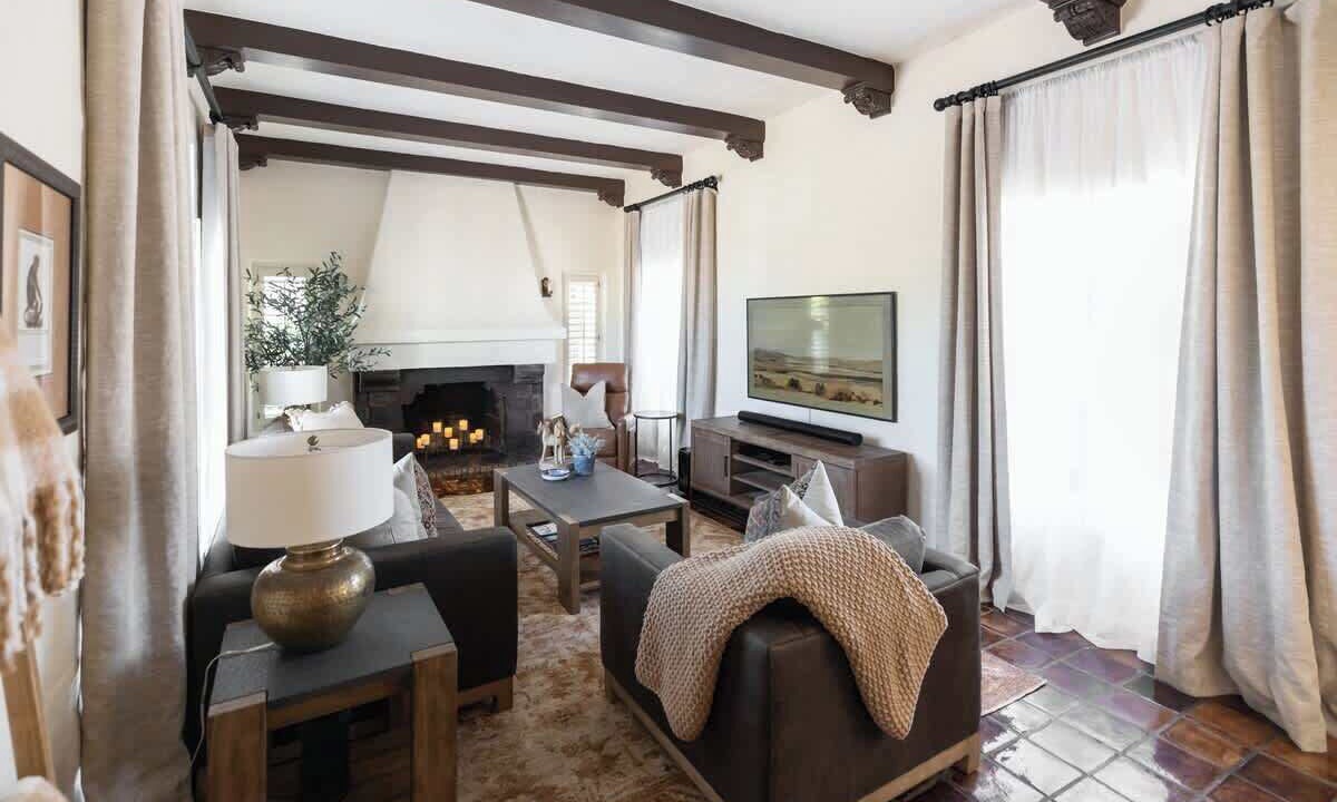 Photo of Livingroom in Encanto-Palmcroft