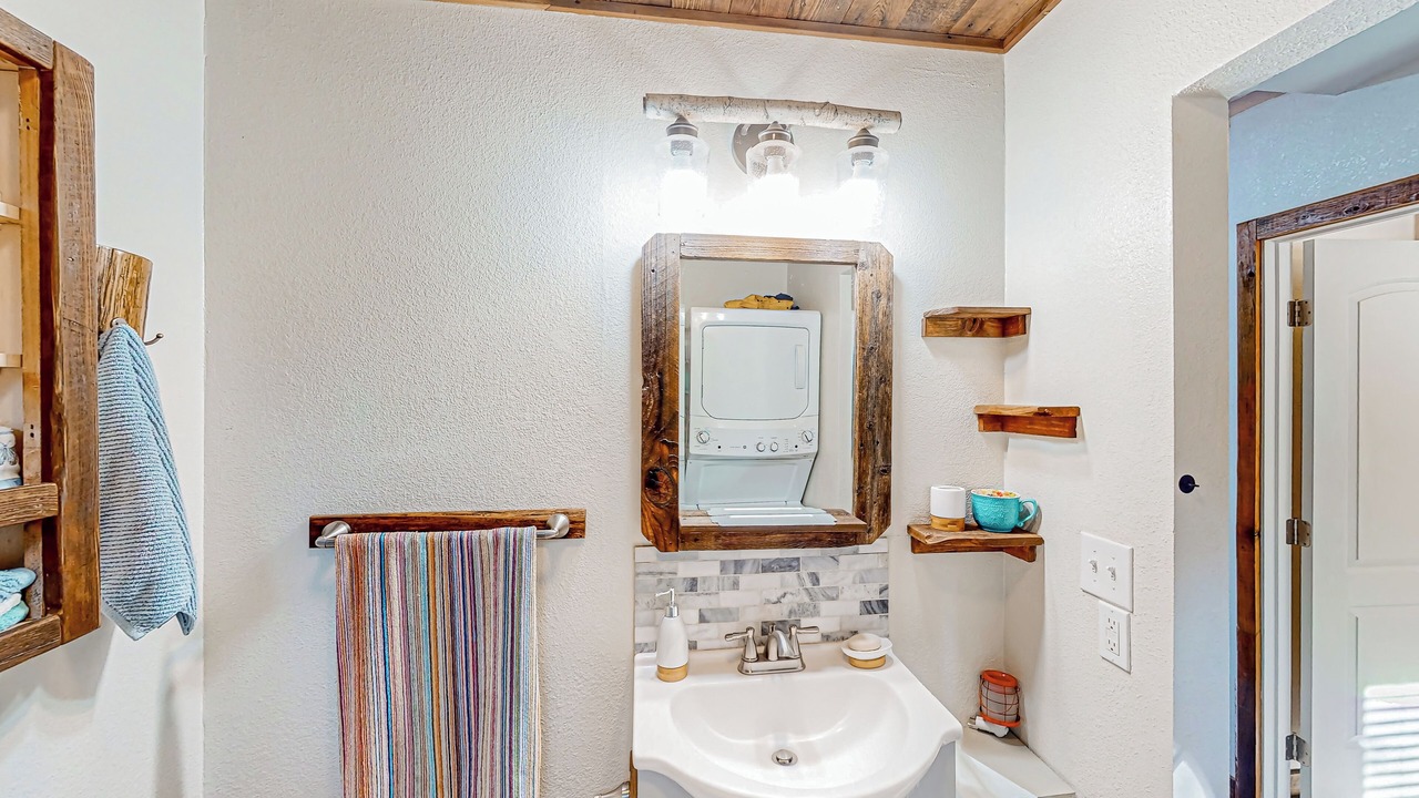 Photo of Bathroom in Mono Vista