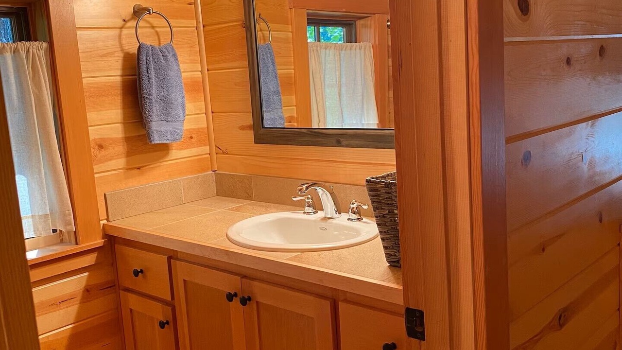 Photo of Bathroom in McKenzie Bridge
