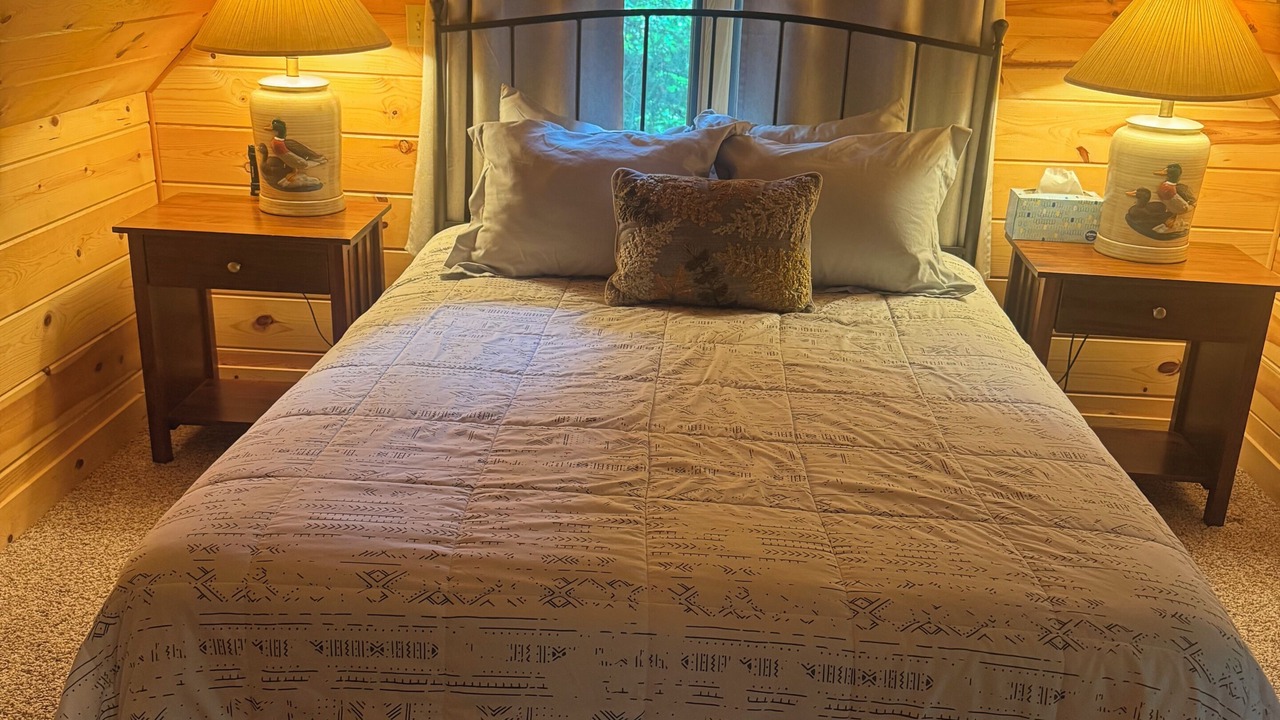 Photo of Bedroom in McKenzie Bridge