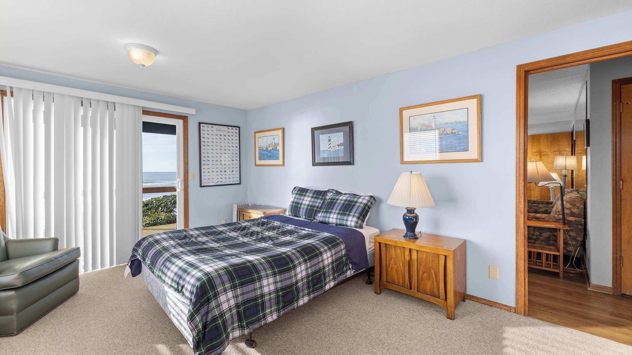 Photo of Bedroom in Gleneden Beach