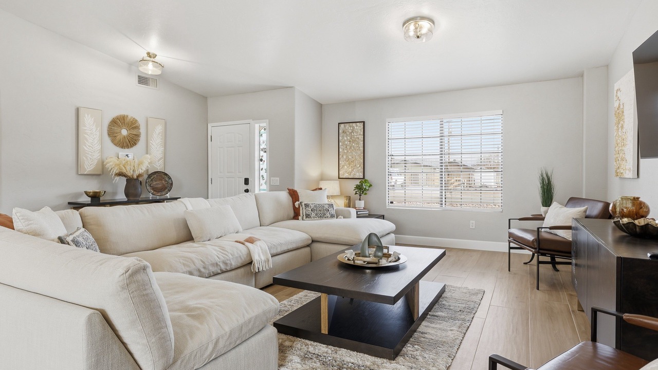 Photo of Livingroom in Prescott Valley Units