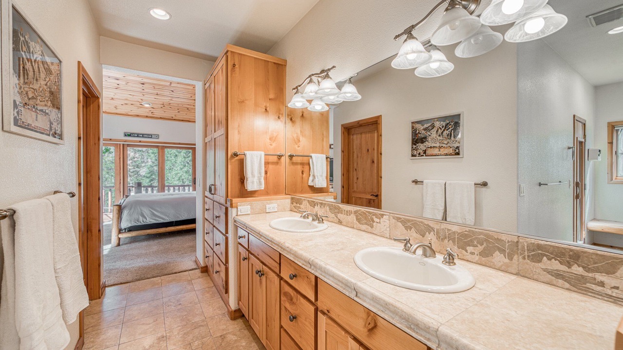 Photo of Bedroom in Alpine Meadows