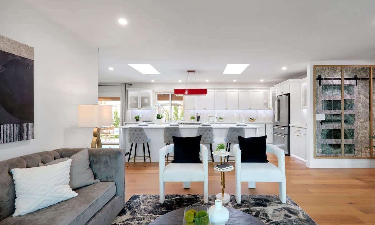 Photo of Livingroom in New Papago Parkway