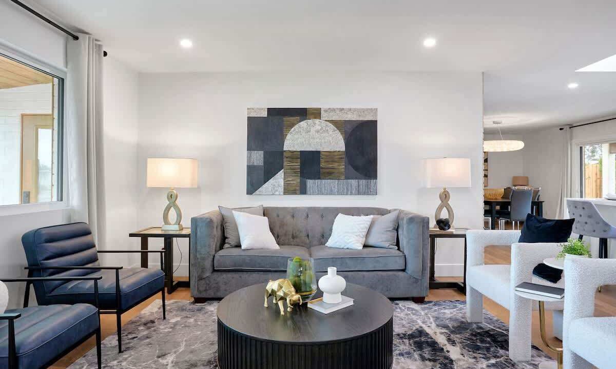 Photo of Livingroom in New Papago Parkway