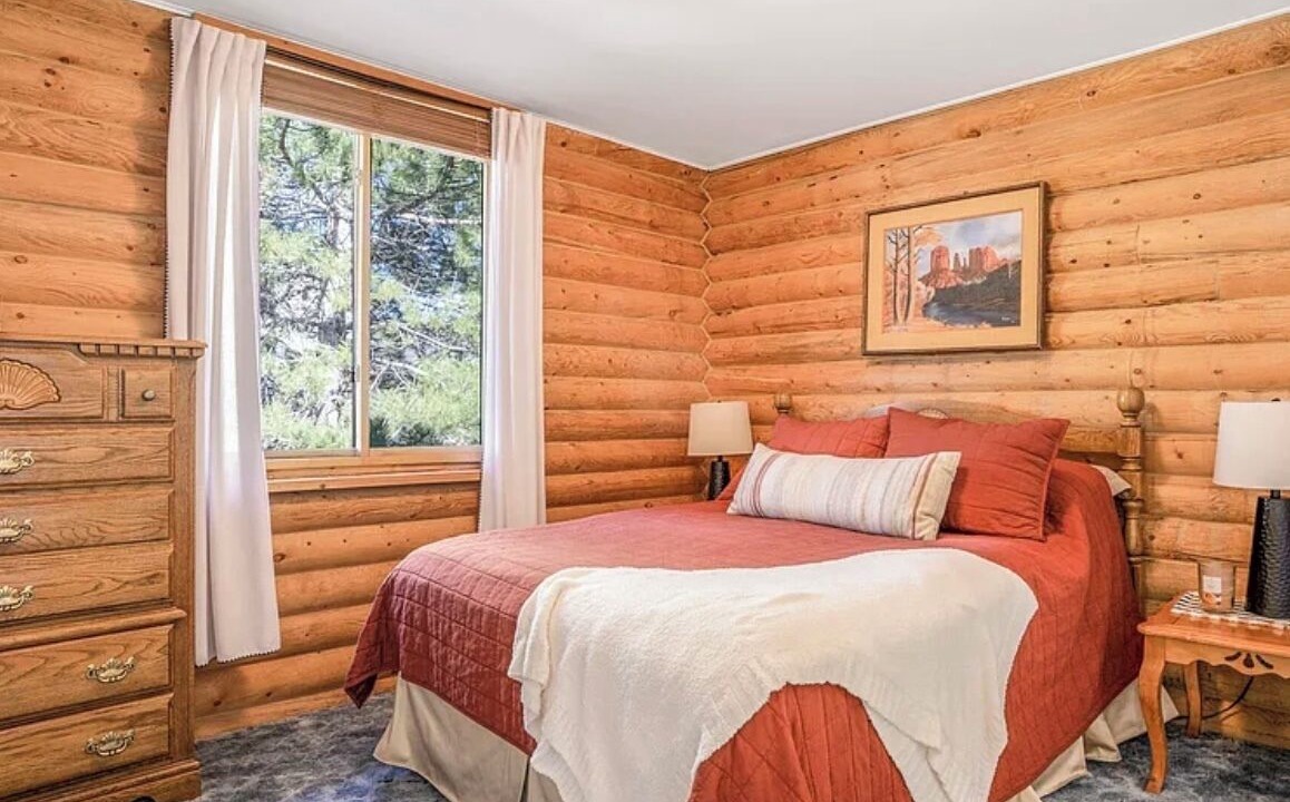 Photo of Bedroom in Pine Valley