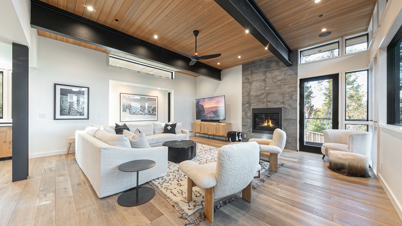 Photo of Livingroom in Tahoma
