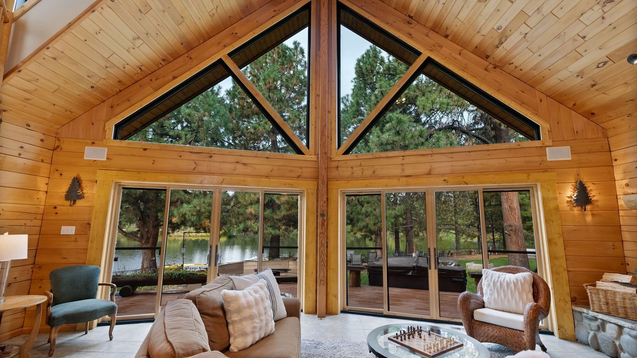 Photo of Bedroom in Deschutes River Woods