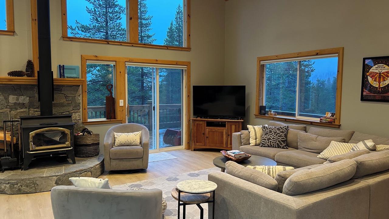 Photo of Livingroom in Serene Lakes