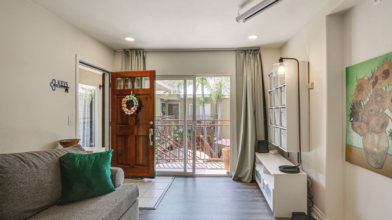Photo of Livingroom in Mid-City