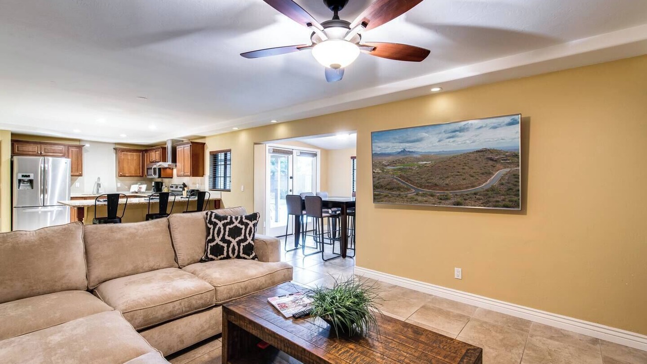 Photo of Livingroom in New Papago Parkway
