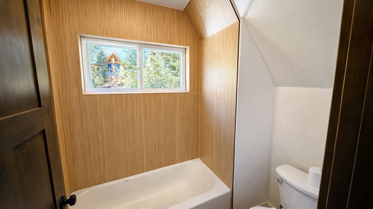 Photo of Bathroom in Meadow View Heights