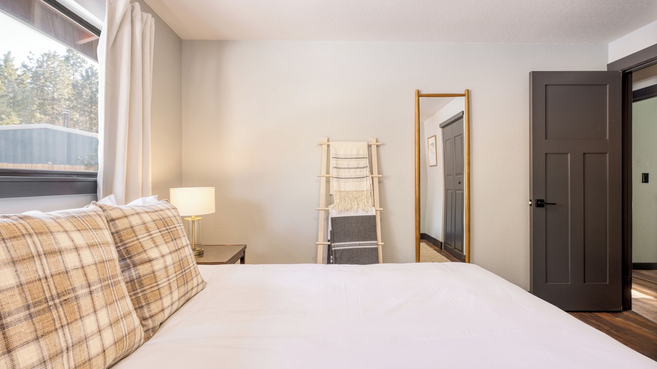 Photo of Bedroom in Deschutes River Woods
