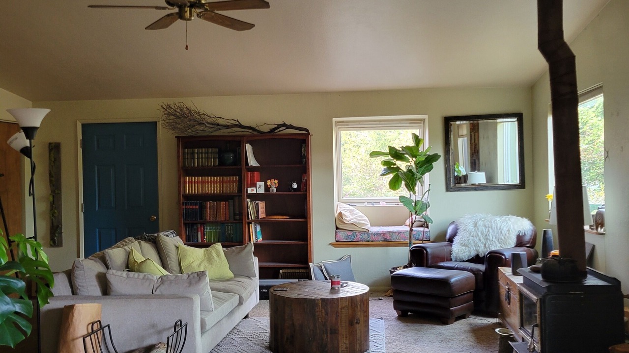 Photo of Bedroom in Mount Shasta