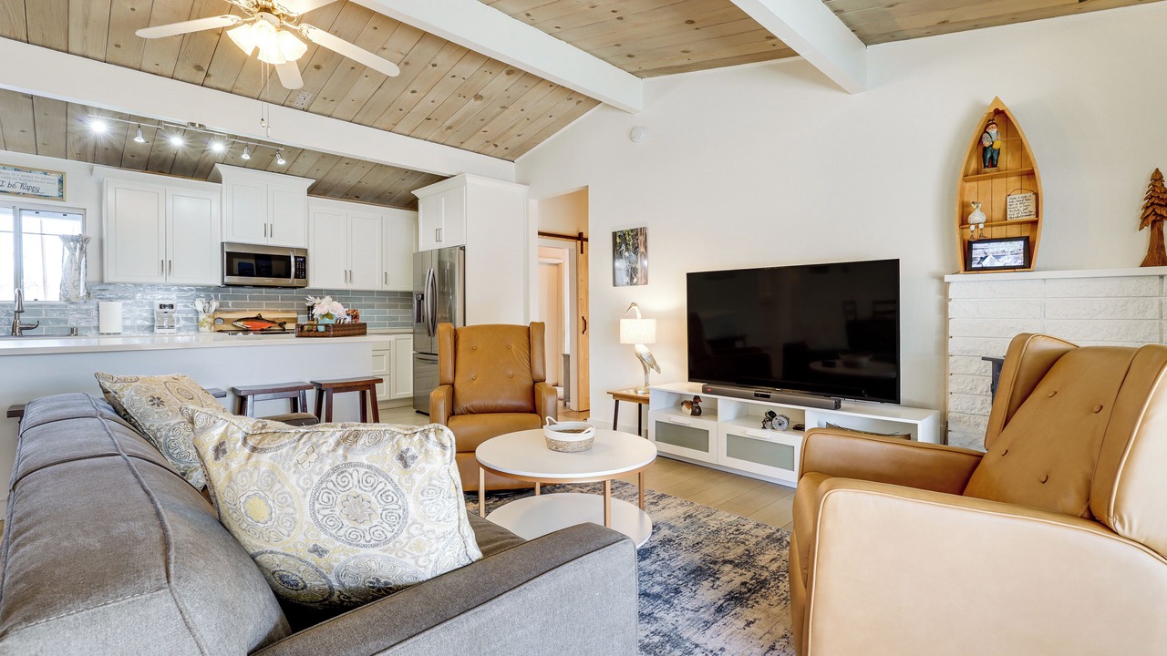 Photo of Livingroom in Lakeport