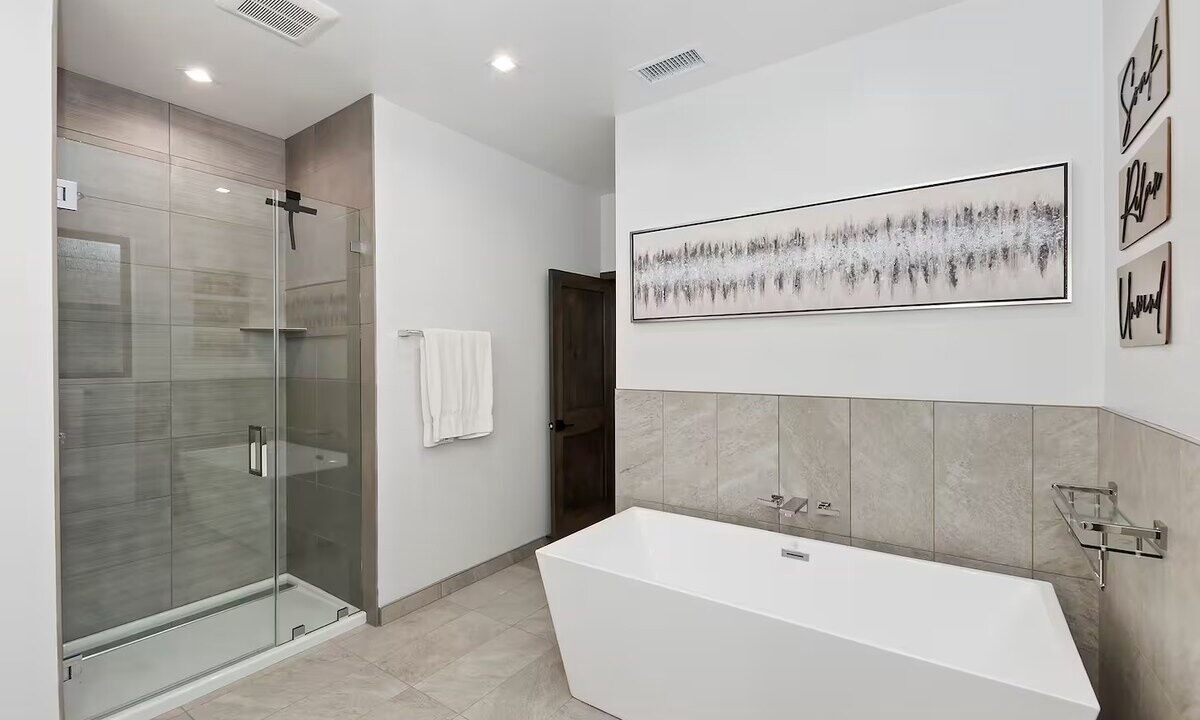 Photo of Bathroom in Summit Estates