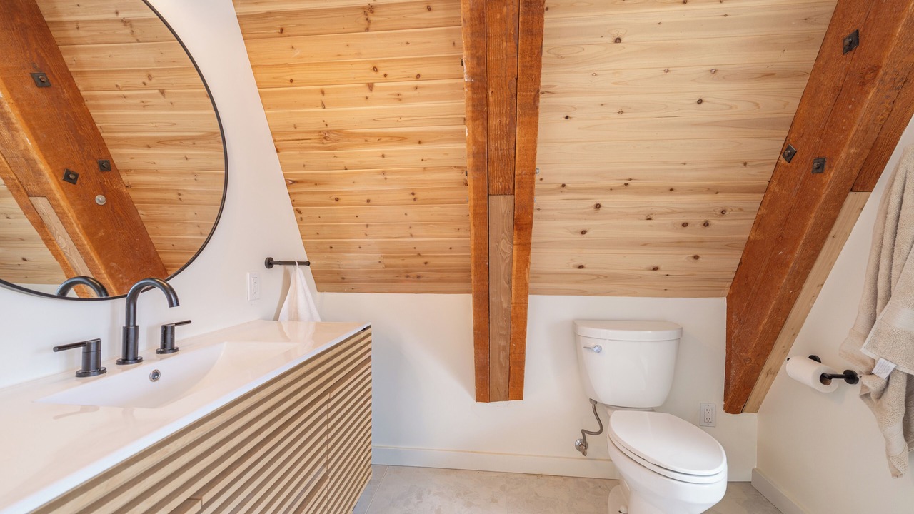 Photo of Bathroom in Serene Lakes